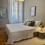 Zentrum Vor Der Tuer Τεργέστη
