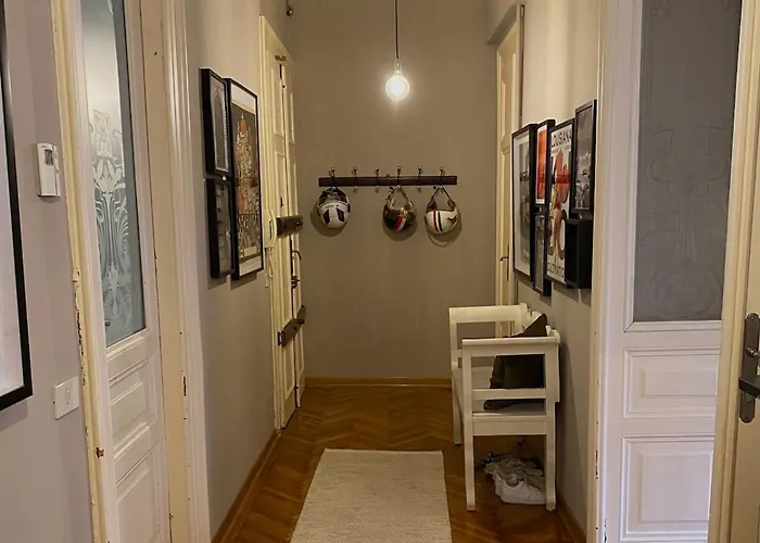 Zentrum Vor Der Tuer *