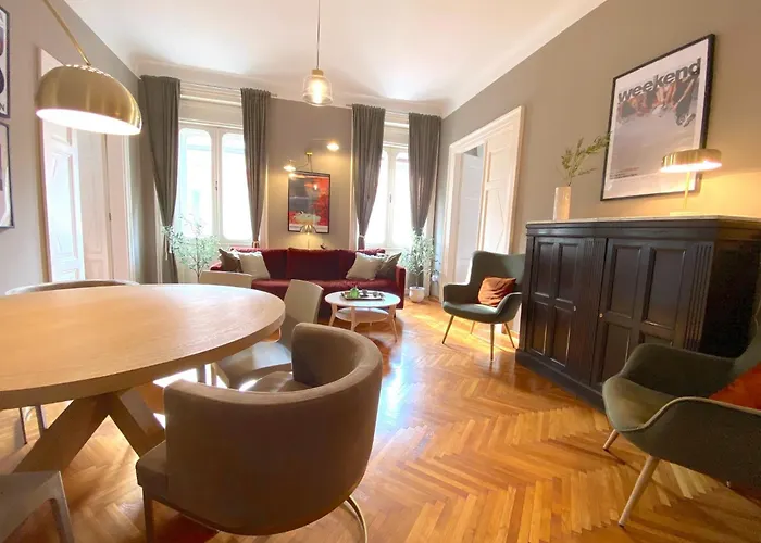 Zentrum Vor Der Tuer Trieste