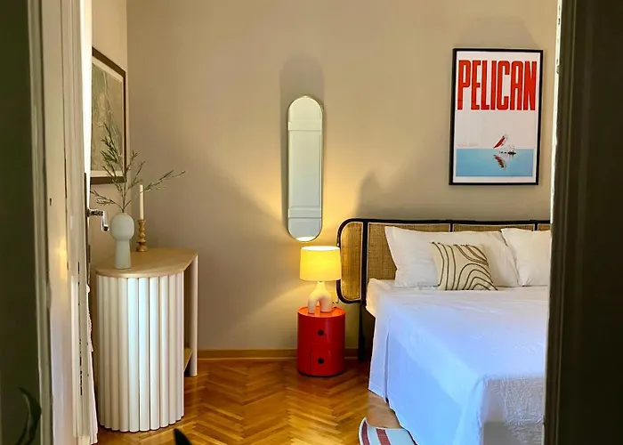 Zentrum Vor Der Tuer * Trieste